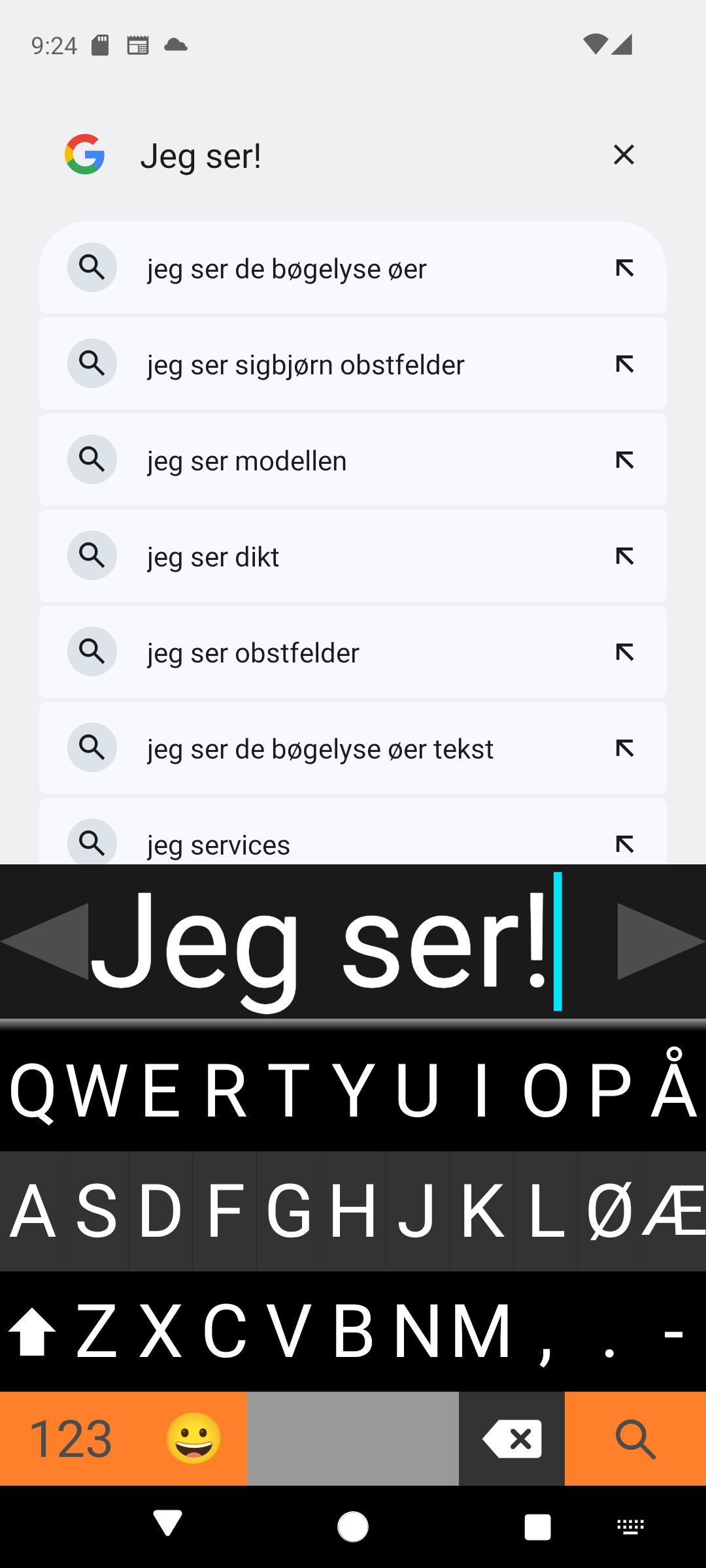 Skrivevisning for Viskey-tastaturet med stor forhåndsvisningstekst og taster med høy kontrast